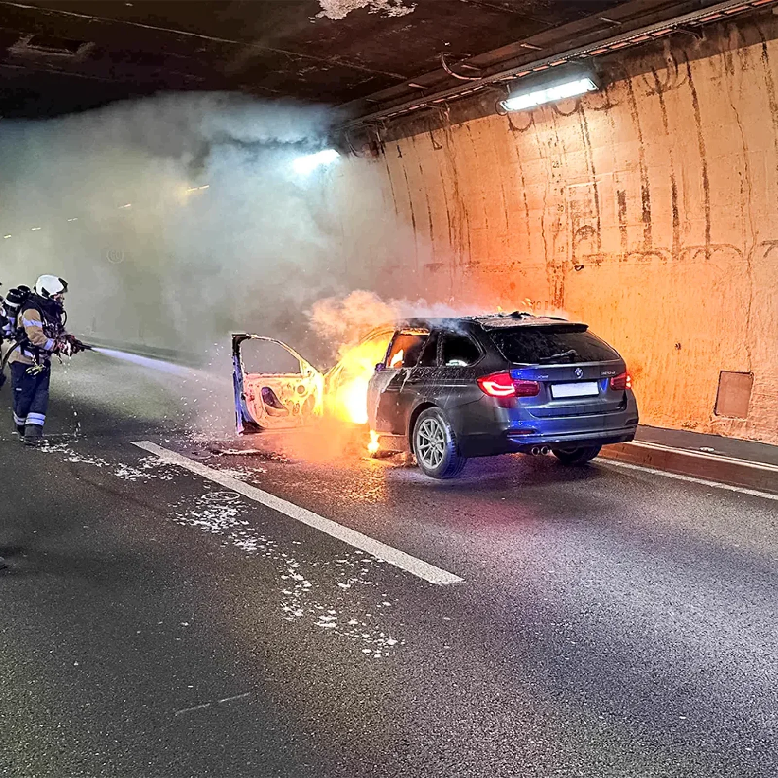 2025_08_11-a2-belchen-tunnel,-brand-fahrzeug_foto01_korr_web